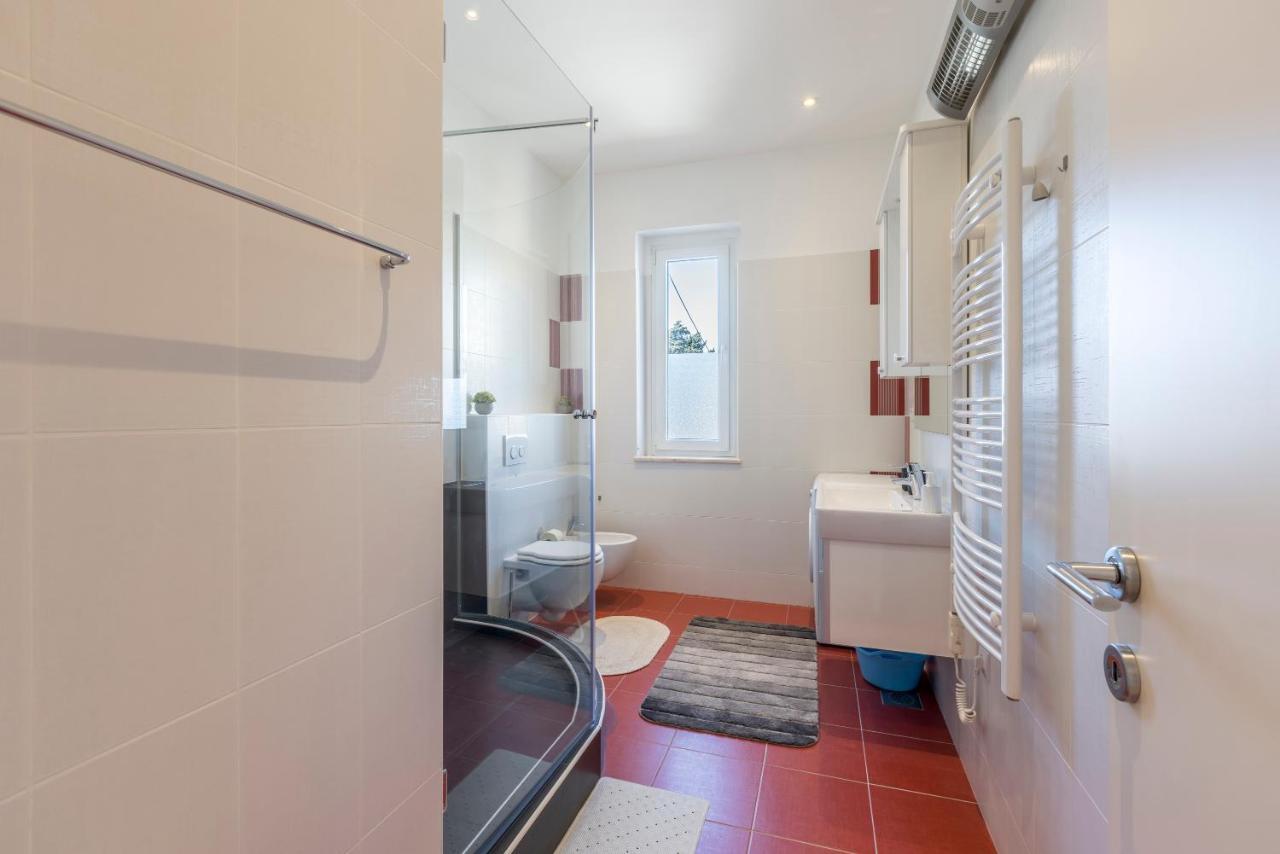 Ferula, 3 Bedroom Near Bacvice Apartman