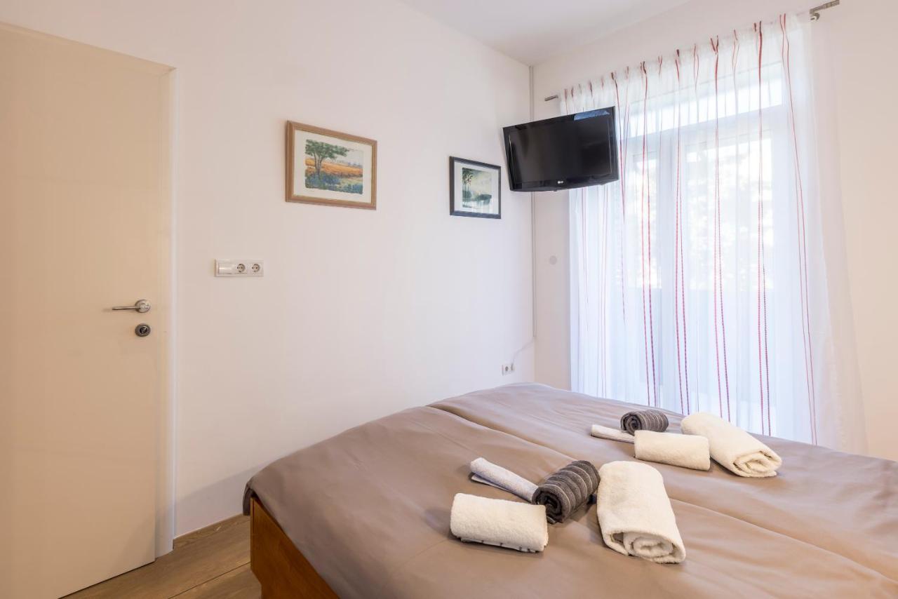 Ferula, 3 Bedroom Near Bacvice Apartman
