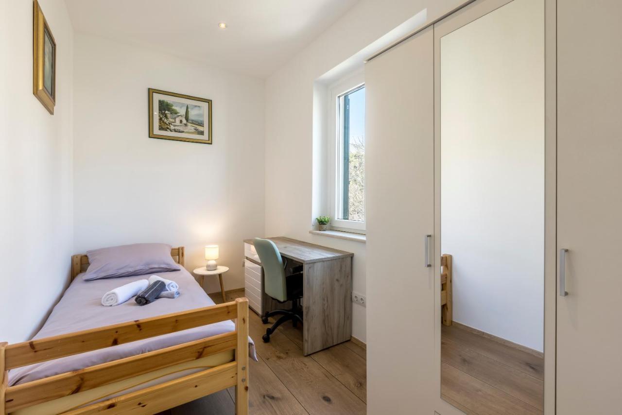 Ferula, 3 Bedroom Near Bacvice Apartman Split